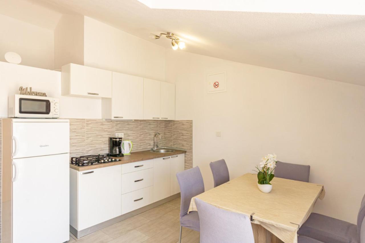 Ferienwohnung Magdalena With Mountain And Seaview Metajna Exterior foto